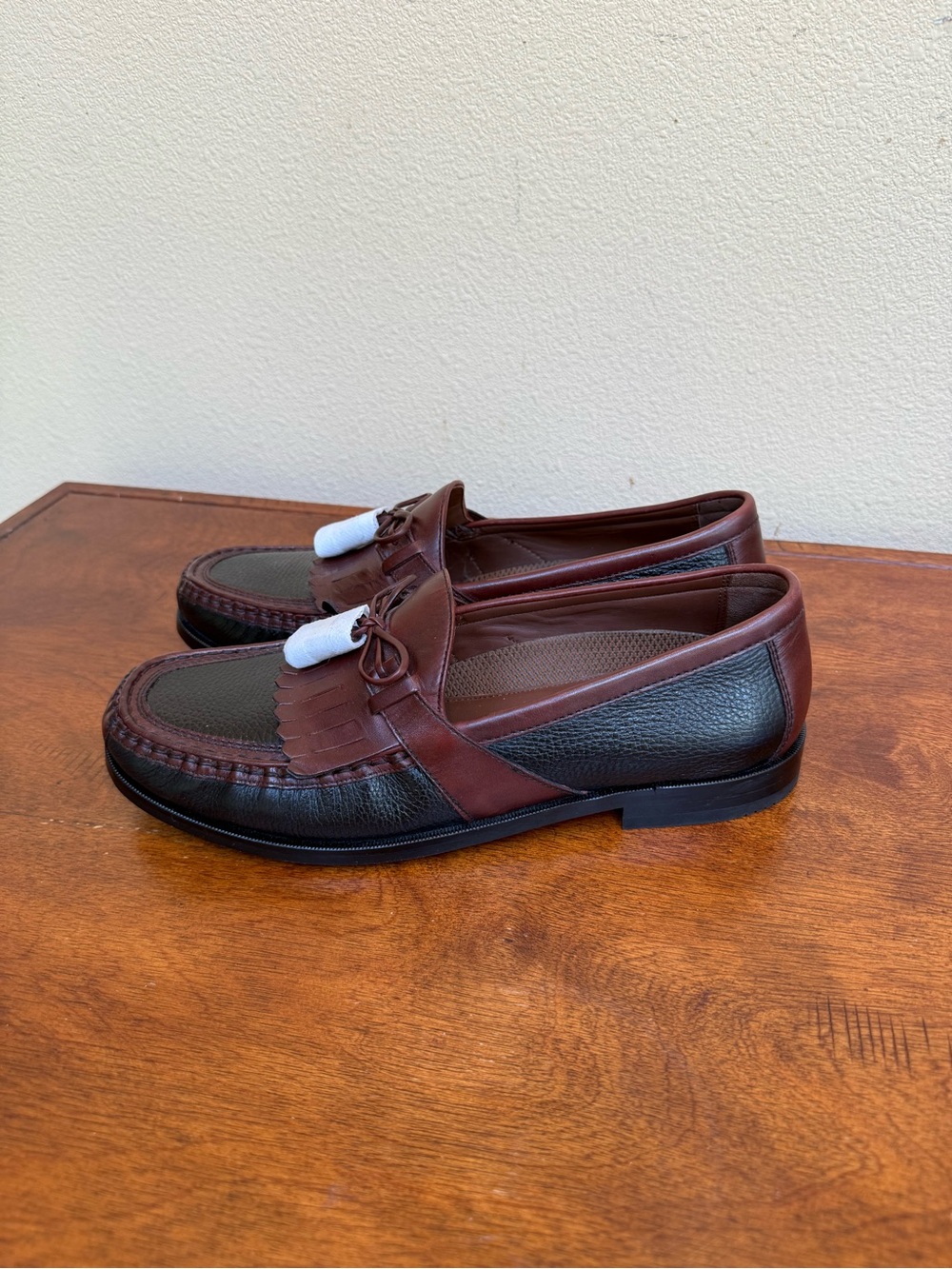 Johnston & Murphy Black and Brown Leather Tassel Loafers Dress Shoes Size 11